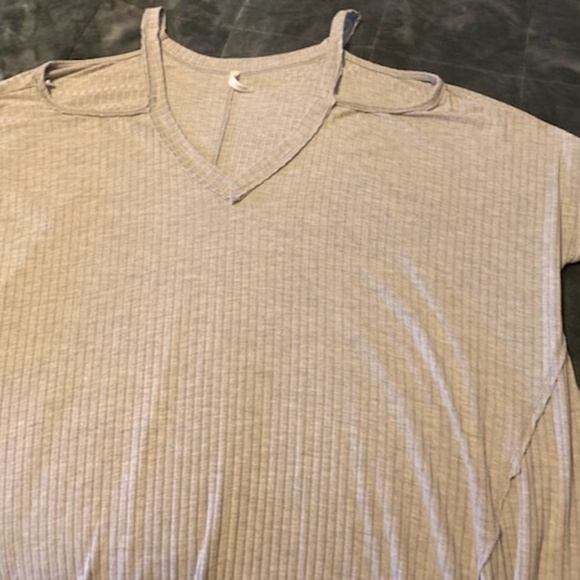 Open Shoulder Spaghetti strap top - Picture 4 of 4